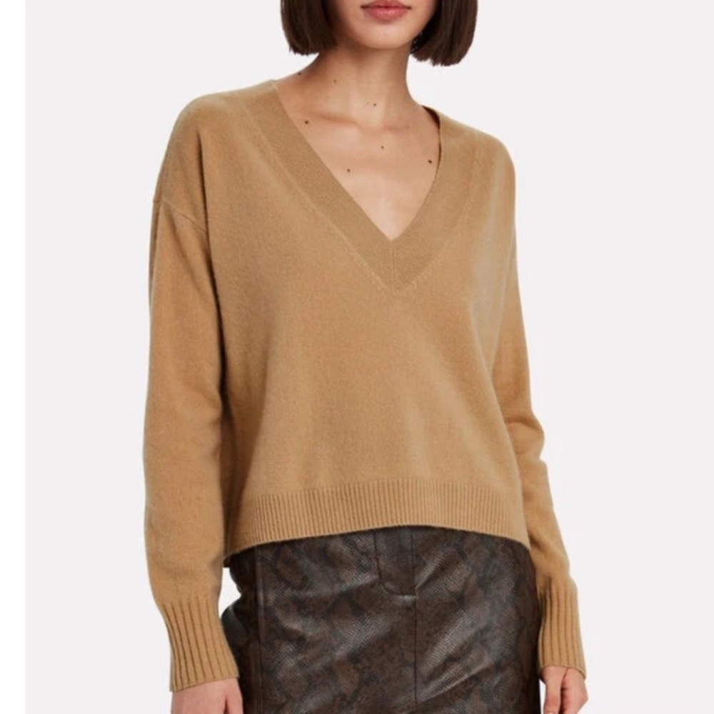 Elroy V-Neck Cashmere Sweater in excellent condition